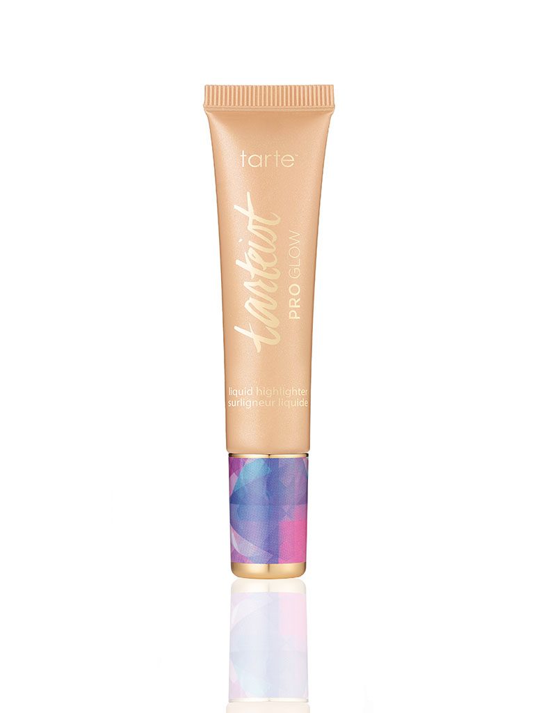 Light-reflecting liquid highlighter in an opalescent ‘stunner’ shade with limited-edition packaging inspired by fantasy dreams